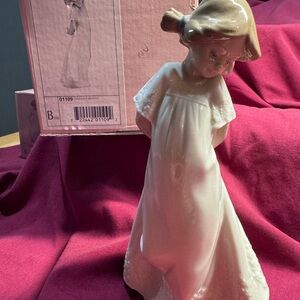 NAO by Lladro Porcelain ‘So Shy Girl’ Figurine #1109 NIB